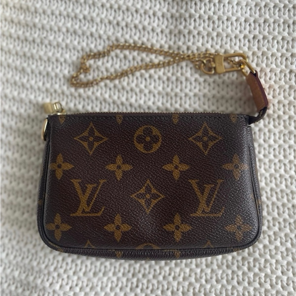 Louis Vuitton Mini Pochette
